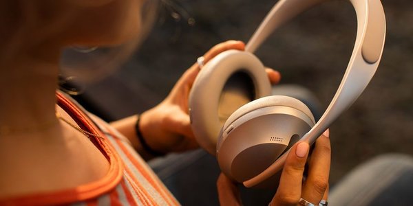 Bose анонсировала беспроводные наушники Noise Cancelling Headphones 700 за 400 долларов