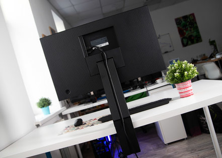 Монитор для профессионалов: обзор Samsung Space SR75