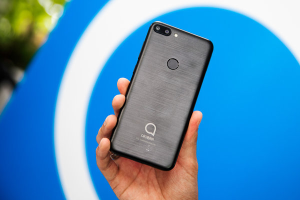 Доступно и красиво: Alcatel презентовал тройку летних смартфонов