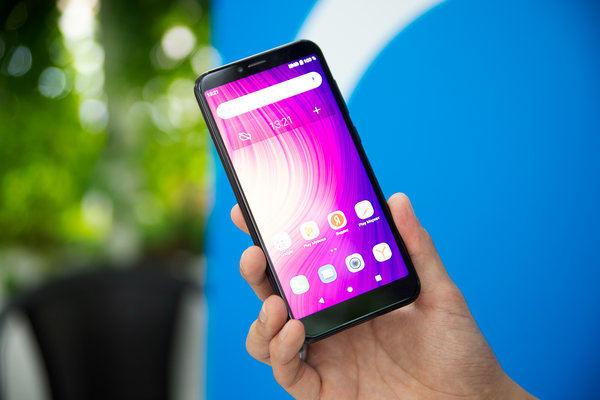 Доступно и красиво: Alcatel презентовал тройку летних смартфонов