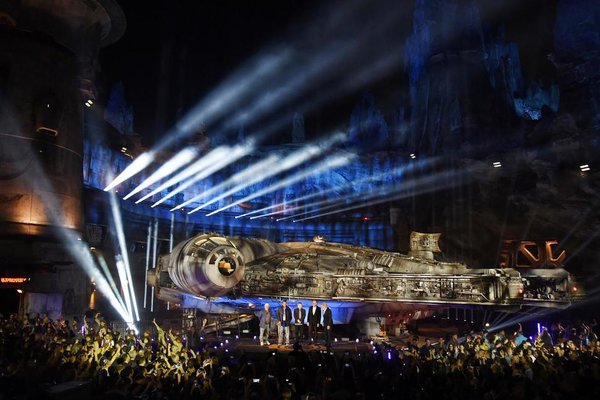 В калифорнийском Диснейленде открылась тематическая зона Star Wars Land