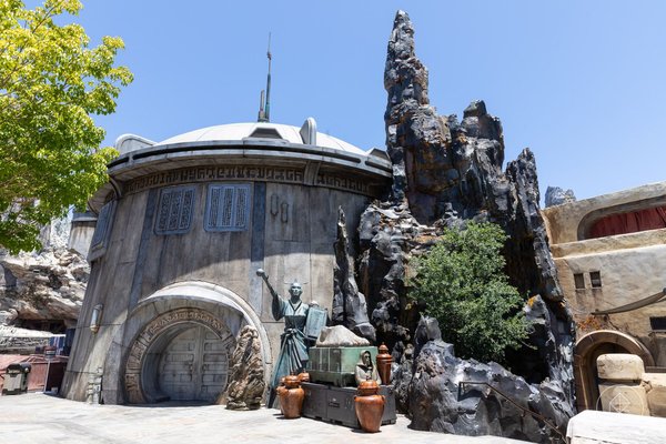 В калифорнийском Диснейленде открылась тематическая зона Star Wars Land