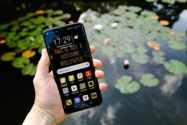 Обзор HONOR 20 Pro: 5 камер и завораживающий блеск