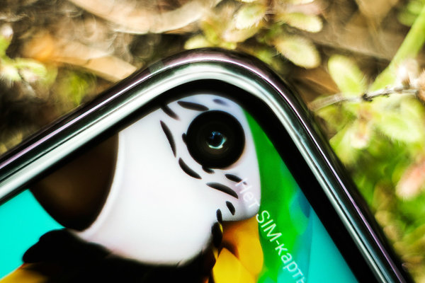 Обзор HONOR 20 Pro: 5 камер и завораживающий блеск