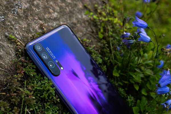 Обзор HONOR 20 Pro: 5 камер и завораживающий блеск