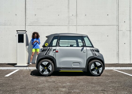 Меньше Оки: Opel представил компактный городской электромобиль Rocks-e для молодёжи