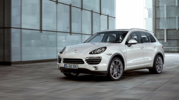 Porsche Cayenne исполнилось 20 лет. Внедорожник спас компанию от банкротства