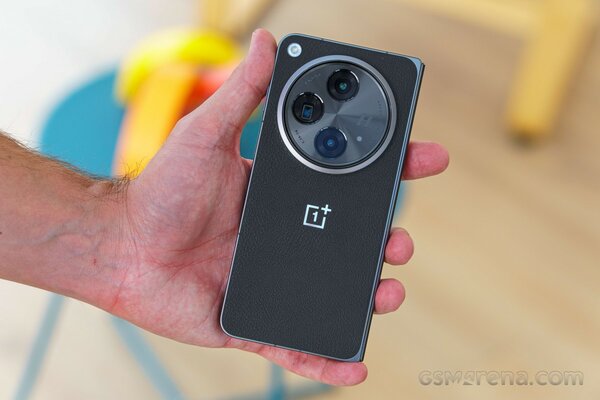 OnePlus представила свой первый складной смартфон, и в нём нет ни капли оригинальности