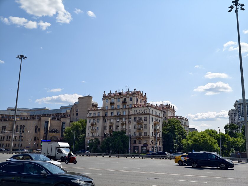 Зачем зеркалка, если в карман помещается этот монстр? Обзор камерофона vivo X200 Ultra