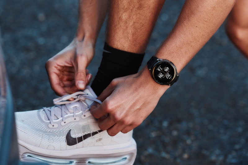 Amazfit представила в России титановые Cheetah 2 Pro — умные часы для профессиональных марафонцев
