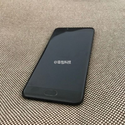 Неизвестный смартфон Meizu с изогнутым дисплеем засветился в сети