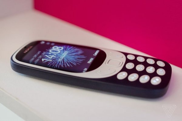 Новая Nokia 3310: живые фото и сравнение с оригиналом