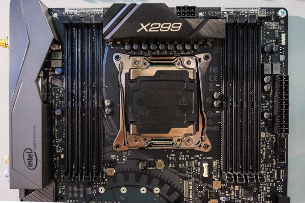 Фото: первые материнские платы на чипсете Intel X299