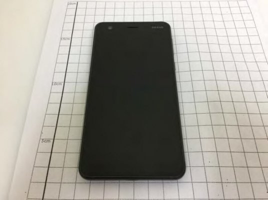 Nokia 2 показался на живых фотографиях