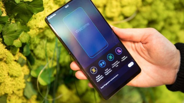 Vivo показала концепт безрамочного смартфона с выдвижной камерой