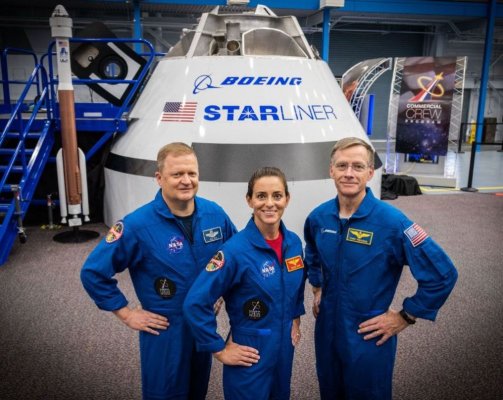 Определены экипажи первых пилотируемых полетов на кораблях Boeing и SpaceX