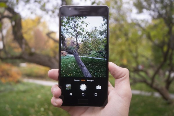 Philips Xenium X818 — мощный аккумулятор в стильном корпусе