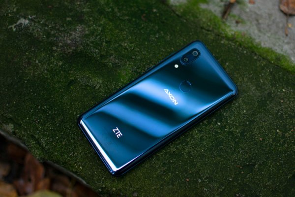 Обзор ZTE Axon 9 Pro – шикарный экран в элегантном стекле