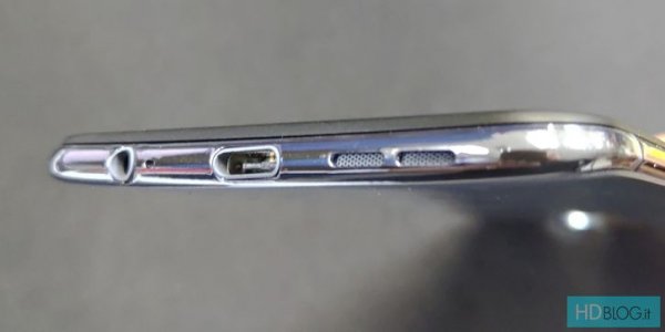 ASUS ZenFone 6 получит безрамочный дисплей с необычным вырезом