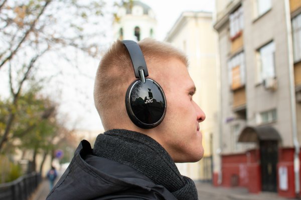 Обзор гарнитуры JVC HA-S90BN — шумоподавление по-японски