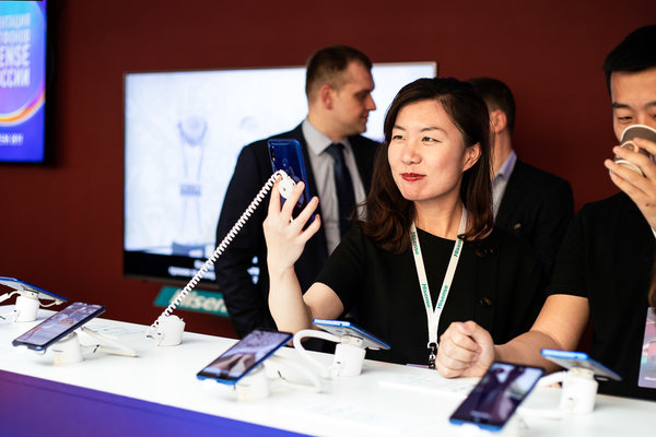 Hisense представил свои первые смартфоны в России