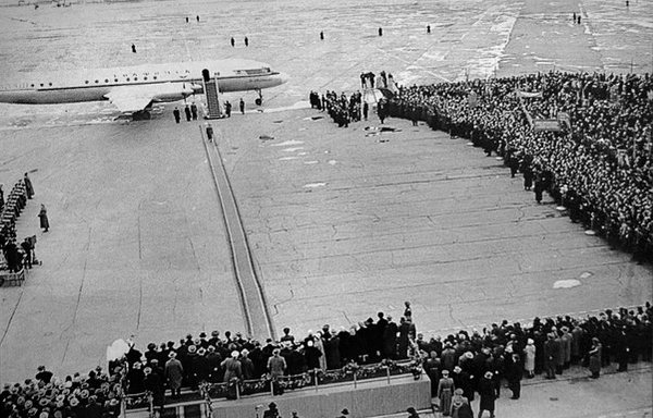 Небо не прощает ошибок. История жизни Юрия Алексеевича Гагарина