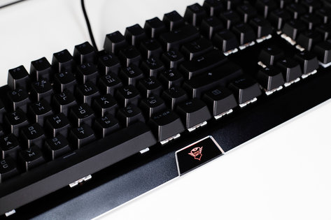 Обзор игровой клавиатуры Trust GXT 890 Cada RGB