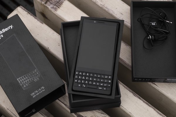 Обзор BlackBerry KEY2: удар по ностальгии