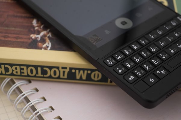 Обзор BlackBerry KEY2: удар по ностальгии