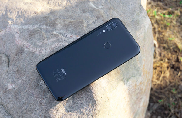 Обзор Redmi 7: ломая традиции