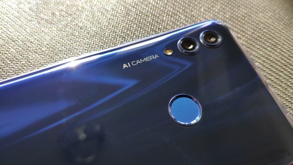 Обзор смартфона Honor 10 Lite: бюджетник, у которого есть все