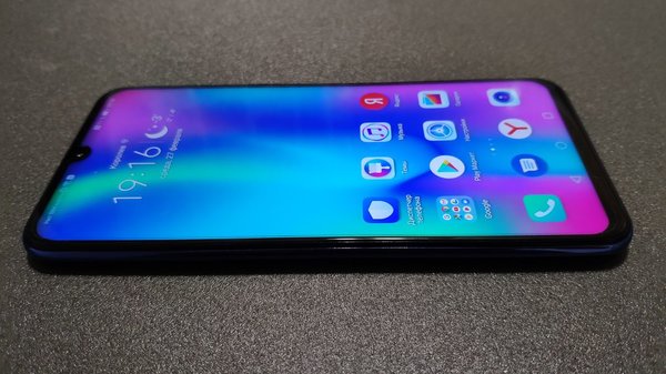 Обзор смартфона Honor 10 Lite: бюджетник, у которого есть все