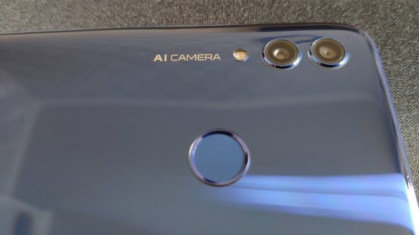 Обзор смартфона Honor 10 Lite: бюджетник, у которого есть все