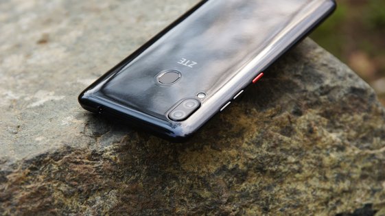 Обзор смартфона ZTE Blade V10 Vita: привлекательность в мелочах — Большой дисплей “с изюминкой”. 6