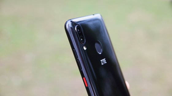 Обзор смартфона ZTE Blade V10 Vita: привлекательность в мелочах — Большой дисплей “с изюминкой”. 10