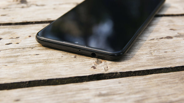 Обзор смартфона ZTE Blade V10 Vita: привлекательность в мелочах — Большой дисплей “с изюминкой”. 13