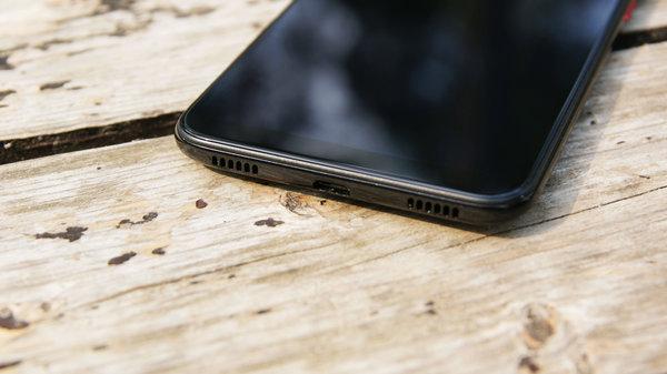 Обзор смартфона ZTE Blade V10 Vita: привлекательность в мелочах — Большой дисплей “с изюминкой”. 14