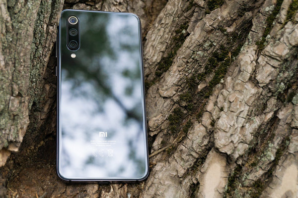 Обзор Xiaomi Mi 9 SE. Флагманы — переплата