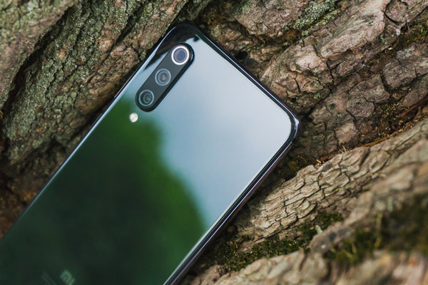 Обзор Xiaomi Mi 9 SE. Флагманы — переплата