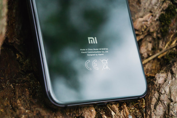 Обзор Xiaomi Mi 9 SE. Флагманы — переплата