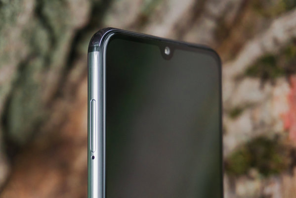 Обзор Xiaomi Mi 9 SE. Флагманы — переплата