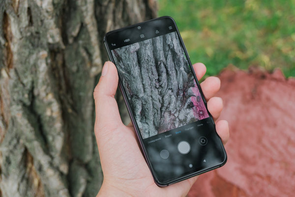 Обзор Xiaomi Mi 9 SE. Флагманы — переплата