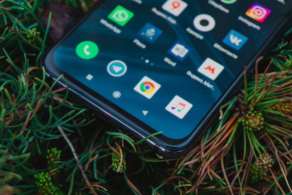 Обзор Xiaomi Mi 9 SE. Флагманы — переплата