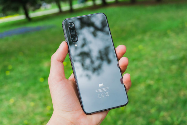 Обзор Xiaomi Mi 9 SE. Флагманы — переплата