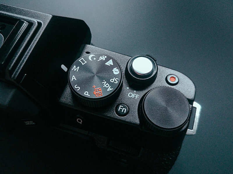 Лёгкий и фотографии отличные. Тест Fujifilm X-T100
