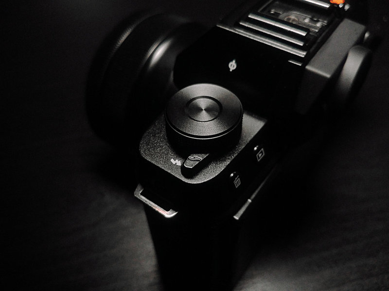 Лёгкий и фотографии отличные. Тест Fujifilm X-T100