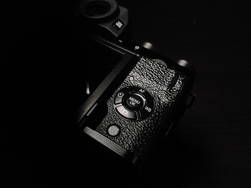 Лёгкий и фотографии отличные. Тест Fujifilm X-T100