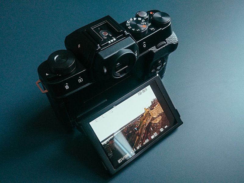 Лёгкий и фотографии отличные. Тест Fujifilm X-T100