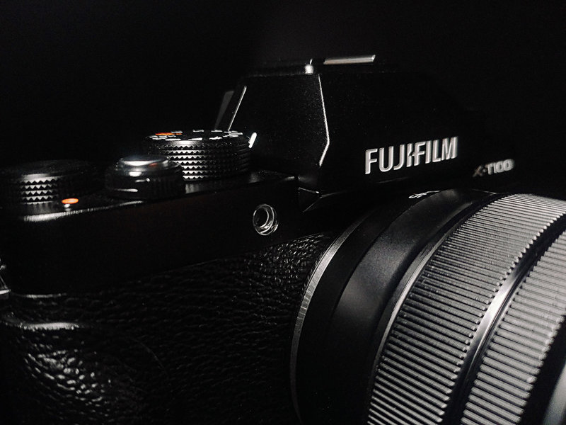 Лёгкий и фотографии отличные. Тест Fujifilm X-T100