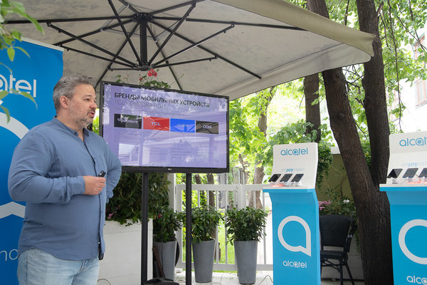 Доступно и красиво: Alcatel презентовал тройку летних смартфонов